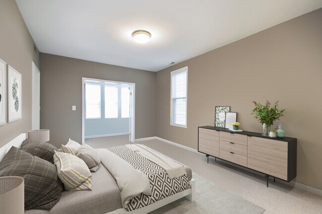 Building Photo - 1918 W Melrose St