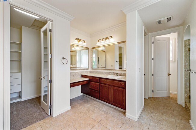 Building Photo - 2131 Chamomile Ct