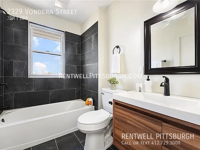 Building Photo - 2329 Vondera St