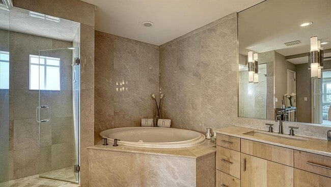 Building Photo - 650 Golden Gate Point