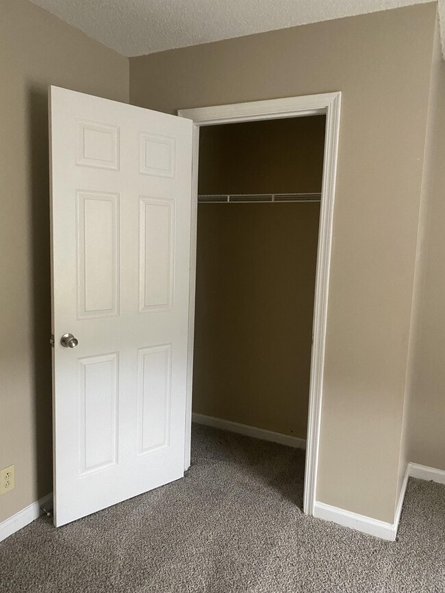 Building Photo - 2070 Carneal Ln