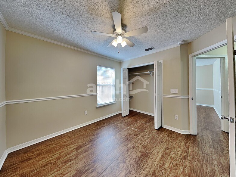 Building Photo - 1757 Chandelier Cir E