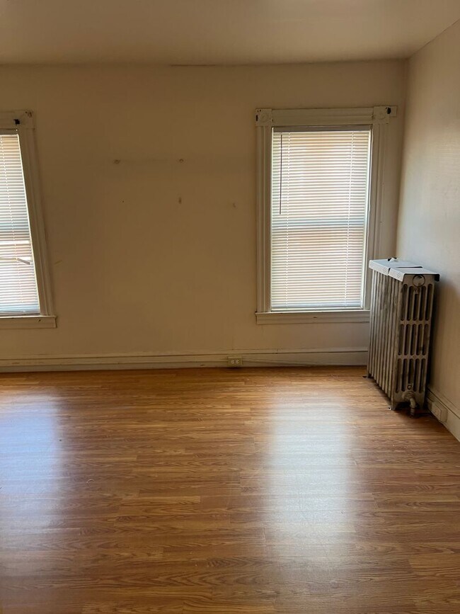 Building Photo - Large 4 bed 1.5 Bath Old City Lancaster Home