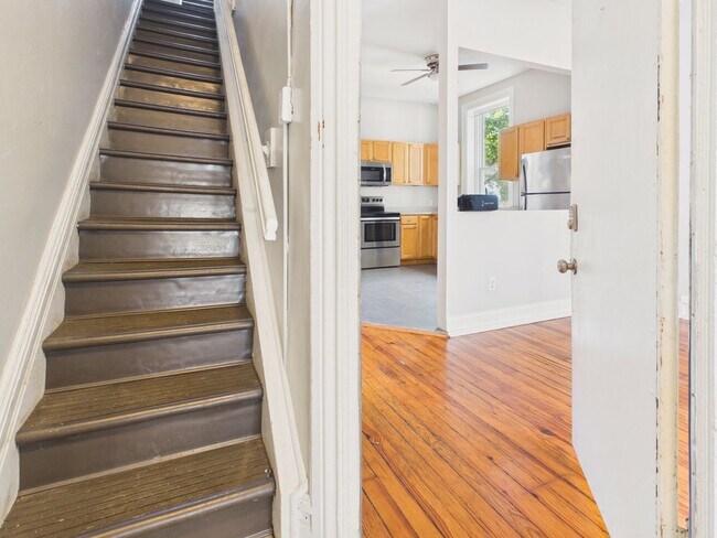 Building Photo - 206 Kelker St