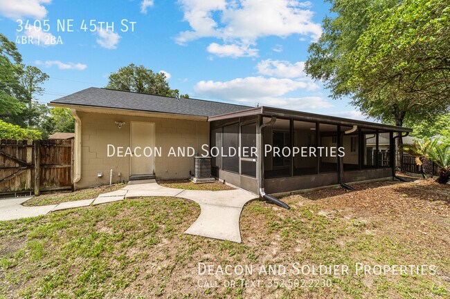 Building Photo - 3405 NE 45th St