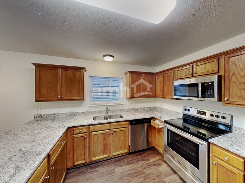 Building Photo - 7400 E Winchester Dr