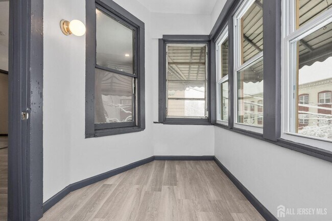 Building Photo - 211 N 13th St