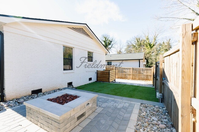 Building Photo - 414 Birnie St