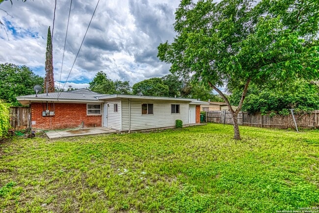 Building Photo - 211 Green Meadow Blvd