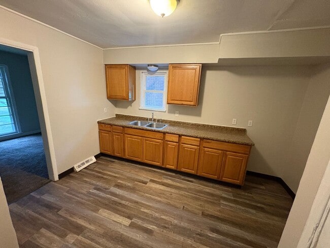 Building Photo - 15603 Stockbridge Ave