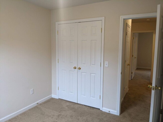 Building Photo - 3 Bedroom Townhouse for Rent in Waynesboro!