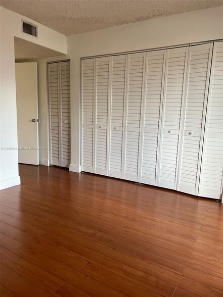 Building Photo - 8660 NW 5th Ter