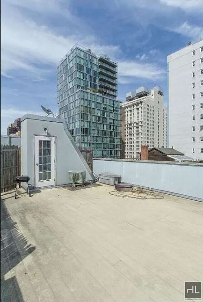 Building Photo - East 13th Street