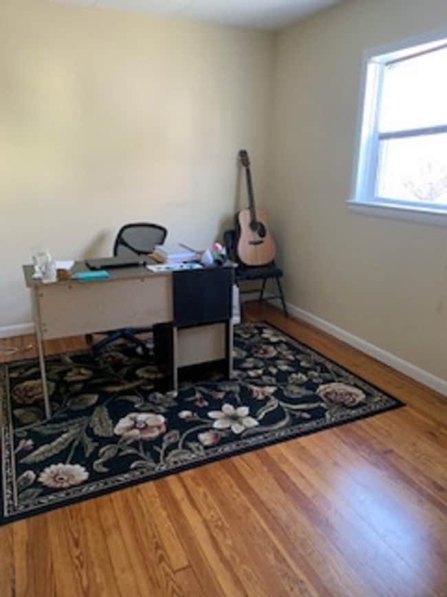 Building Photo - Two bedroom one bath close to law school