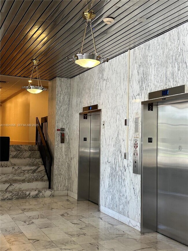 Building Photo - 3675 N Country Club Dr