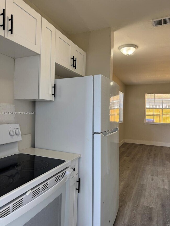 Building Photo - 522 NW 13th Ave