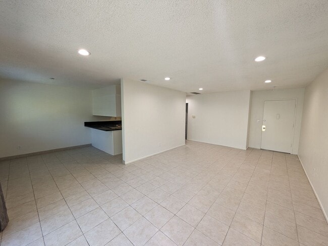 Building Photo - NEWLY REMODELED!!!!!One bedroom One Bath Unit
