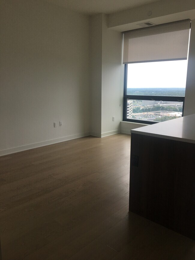 Building Photo - 1650 Silver Hill Dr