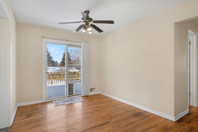 Building Photo - 3 Bedroom, 1 Bath Single Family Home!