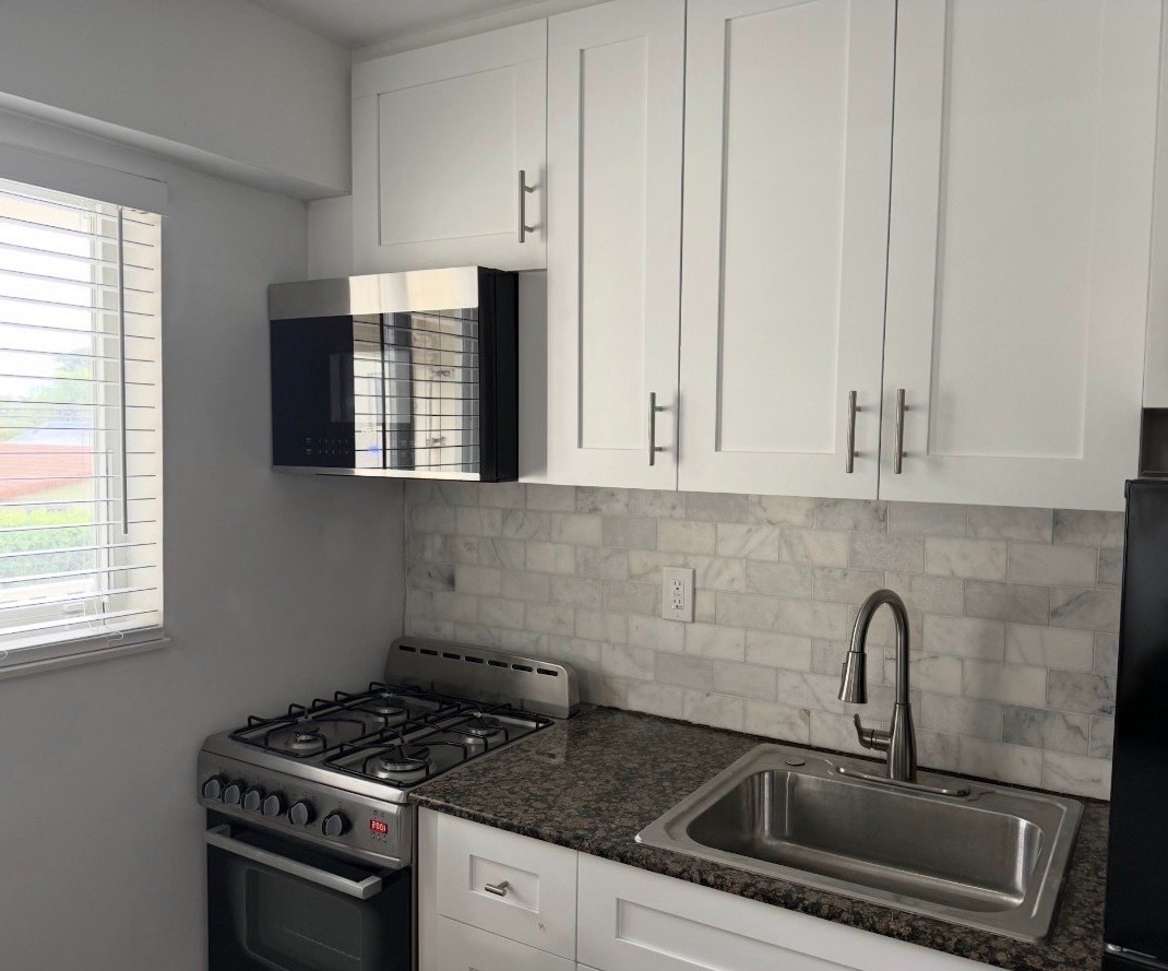 Building Photo - 1014 Salzedo St