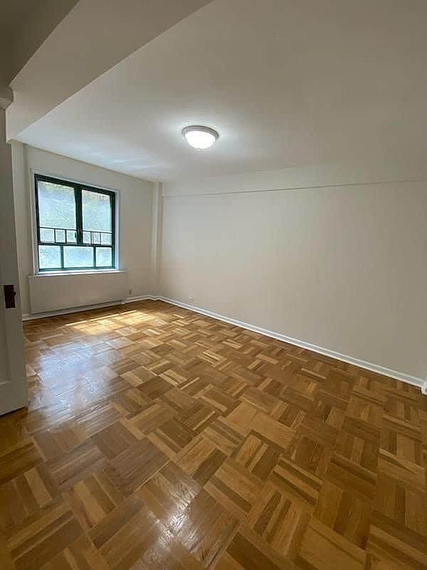 Building Photo - 1527 Metropolitan Ave