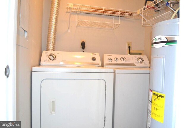 Building Photo - 504 Philmont Dr