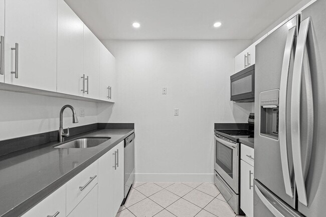 Building Photo - 9227 SW 87th Ave