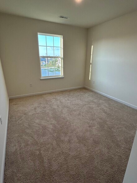 bedroom - 216 Windmill View Dr