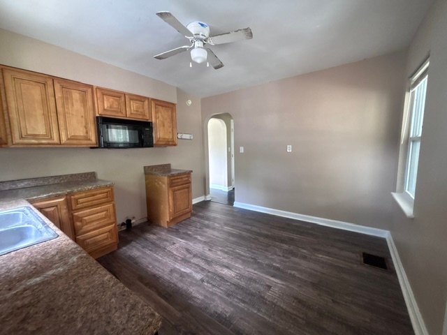 Building Photo - 11706 Maple Way
