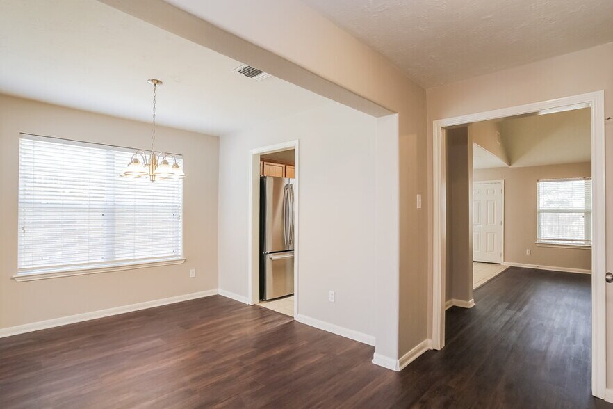 Building Photo - 3230 Candlepine Dr