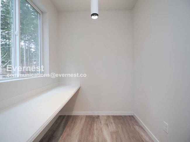 Building Photo - 33335 Crystal Ave SE