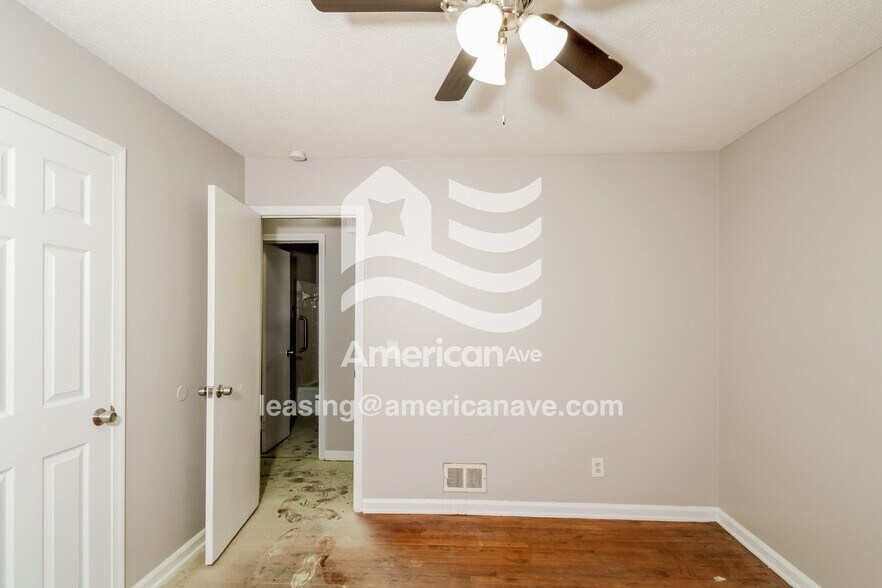 Building Photo - 17 Swan Ct