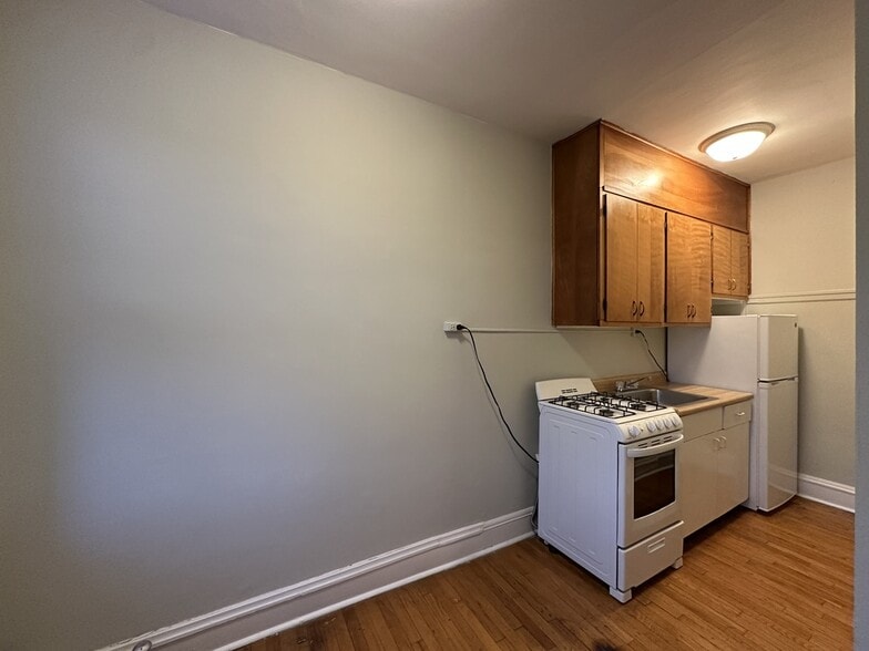 Building Photo - 4632 N Paulina St