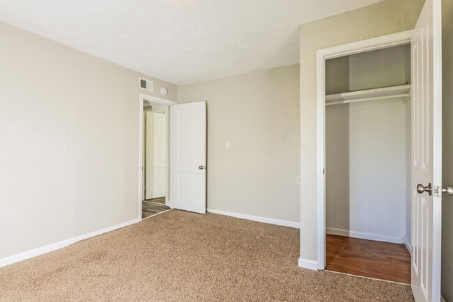 Building Photo - 2650 Kristen Dr