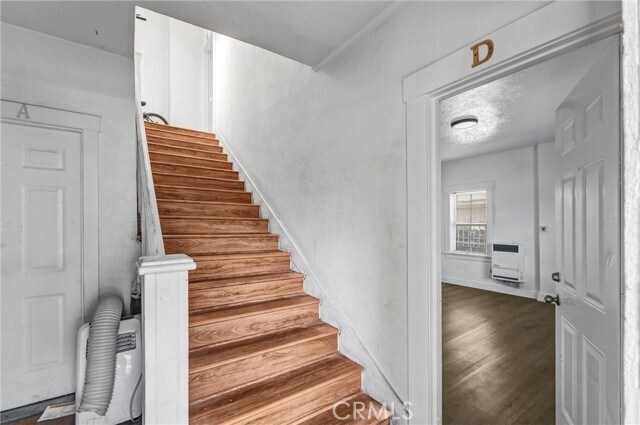 Building Photo - 166 E 36th Pl