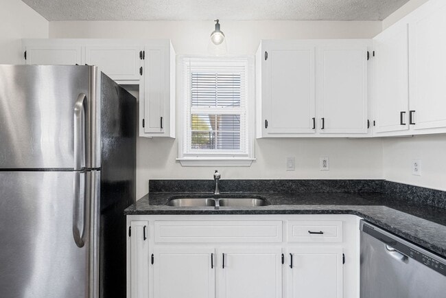 Building Photo - Oak Grove Cutie for Rent!