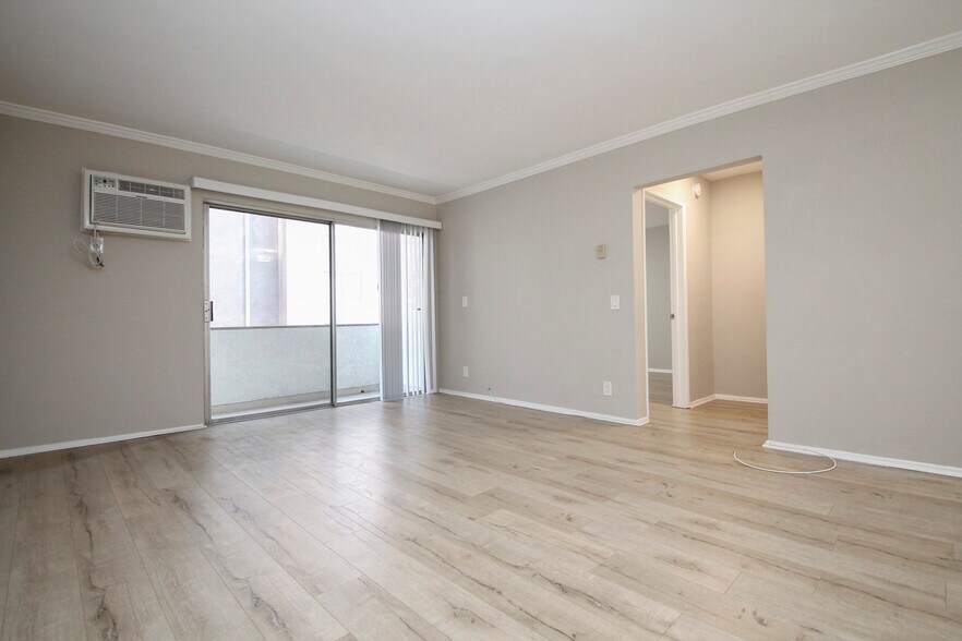 Building Photo - 320 S Clark Dr