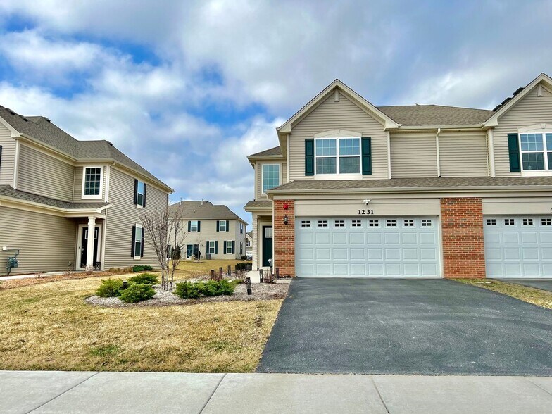 Building Photo - 1231 Hawk Hollow Dr