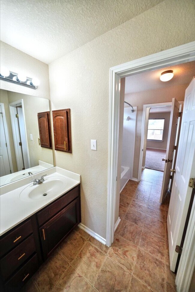 Building Photo - Gorgeous 5-Bedroom, 3.5-Bathroom Home Near...