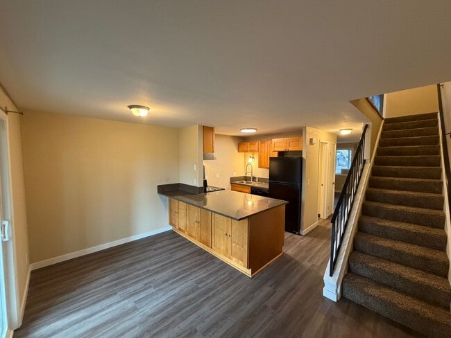 Building Photo - Sunnyside Duplex