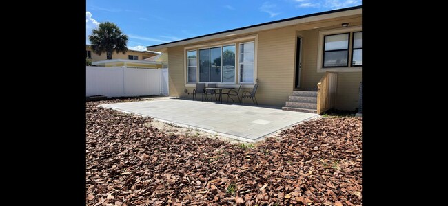 Building Photo - 582 Revilo Blvd