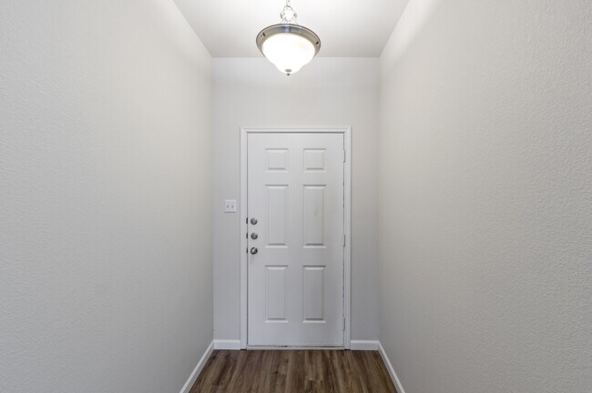 Building Photo - 8011 Fieldstone Dr