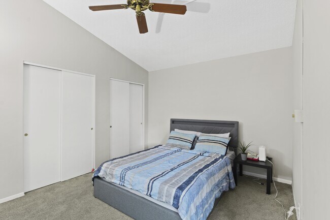 Building Photo - 2304 Melrose Dr