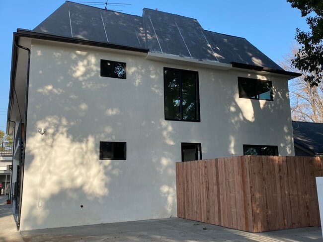 Building Photo - 3465 Perlita Ave