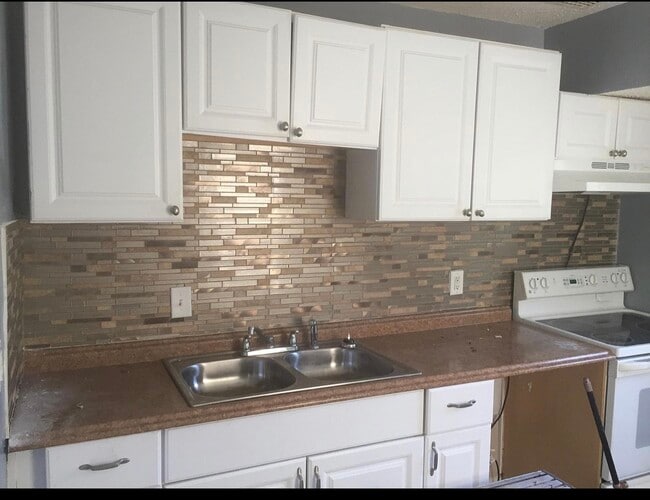 Building Photo - 4220 E 69th St