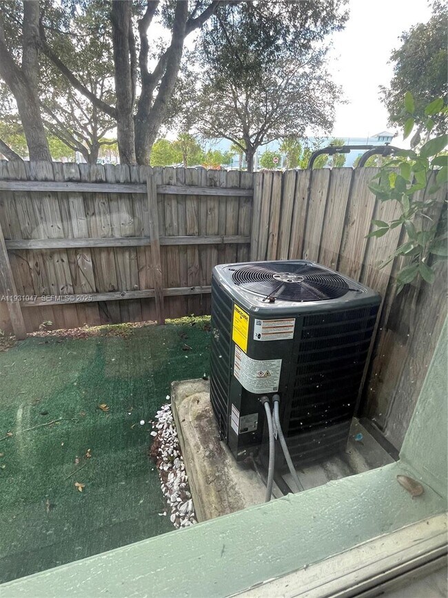 Building Photo - 2508 SE 14th Ave