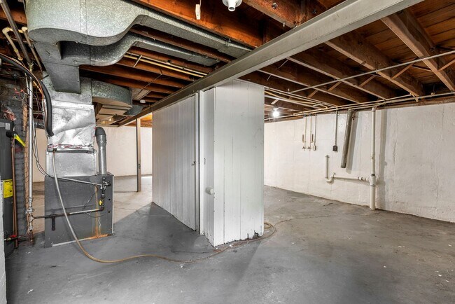 Building Photo - Charming Updated 2 Bed, 1 Bath Ranch – A H...