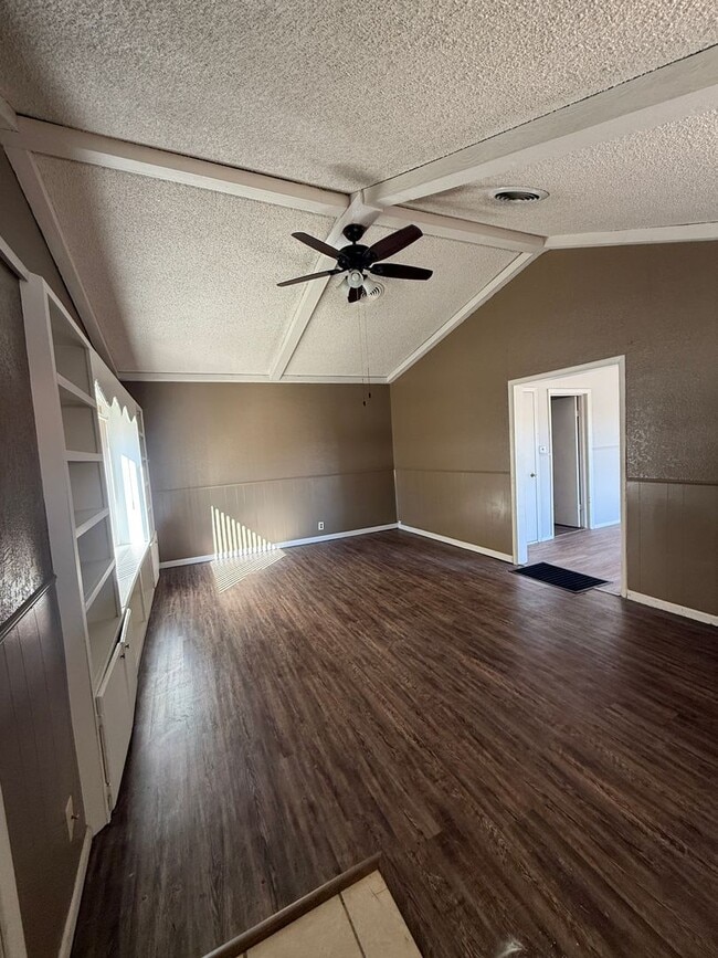 Building Photo - Recently renovated 2 or 3 bedroom with New kitchen