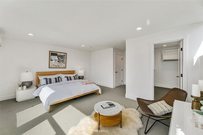 Building Photo - 3bd/1.75ba Seattle Townhome