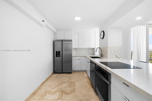 Building Photo - 2401 Collins Ave